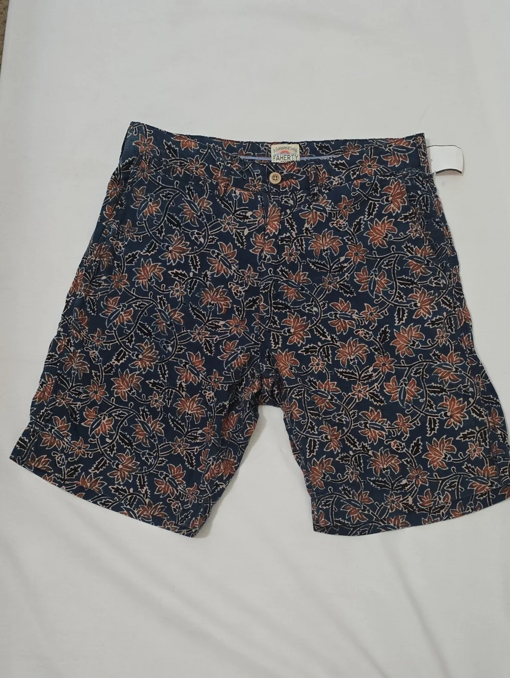 Faherty Navy Floral-Print Flat Front Shorts 29